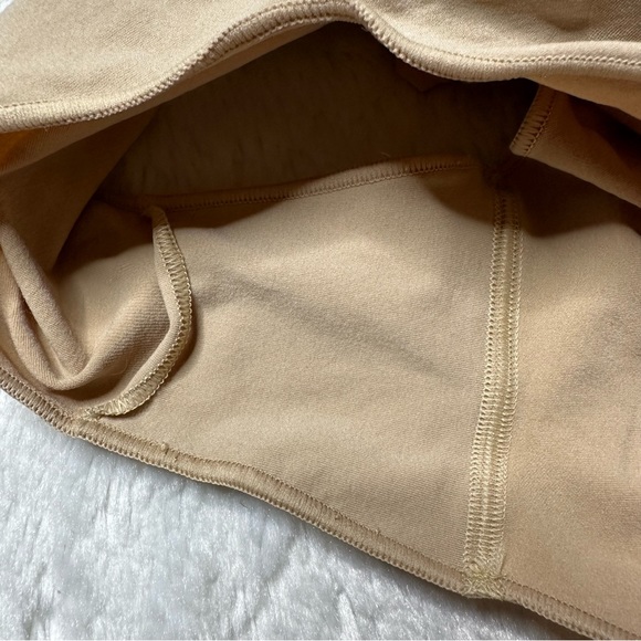 NEW Skims Seamless Sculpt Mid Waist Brief in Desert Women’s S/M - Picture 3 of 6